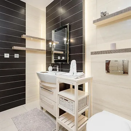 Aleja Komisji Edukacji Narodowej- P&o Lägenhet